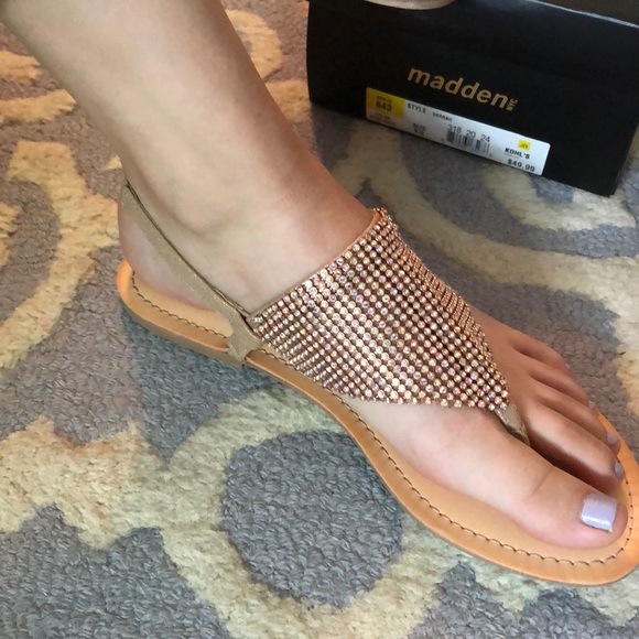 Steve Madden Shoes - Steve Madden rose gold sparkle sandals.